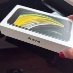 iPhone SE 64 Gb 