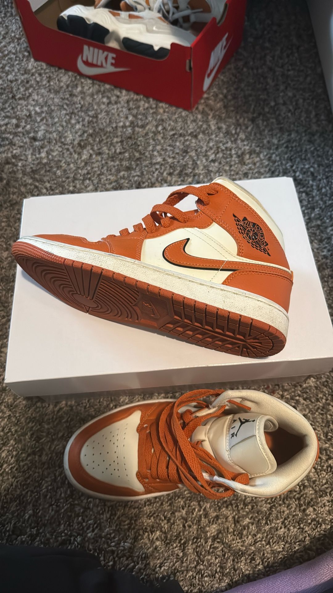 WMNS AIR JORDAN 1 MID SE