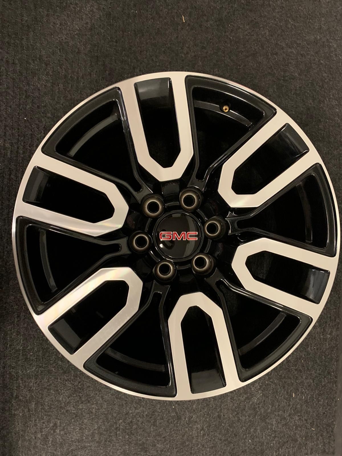 Single (1) GMC Sierra Chevy Silverado 1500 AT4 2019 20" OEM Wheel Rim Machined with Black