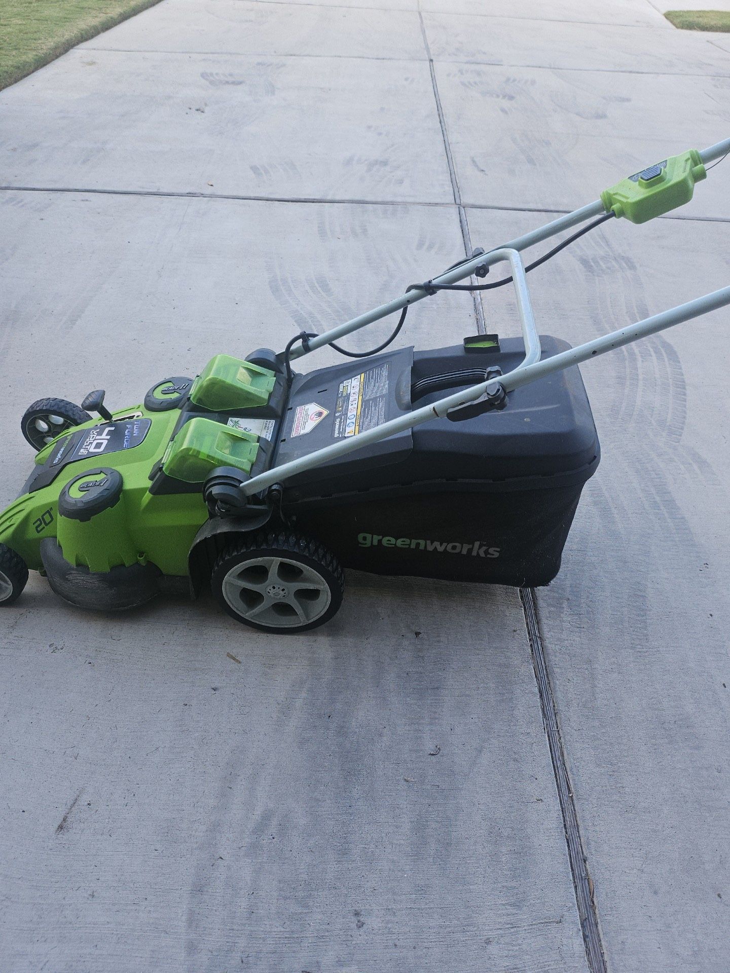 Electric/Battery Lawnmower And Blower