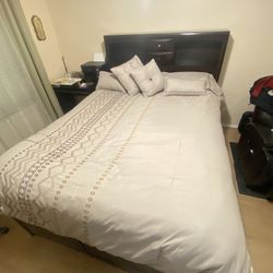 Queen Size Storage Bed 