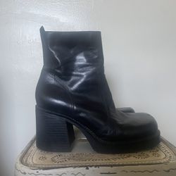 Vintage Women Heeled Boots