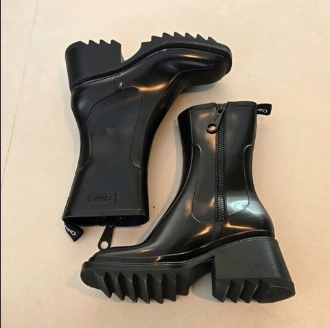 New Chloe Betty Rubber Rain Booties With Small Heel
