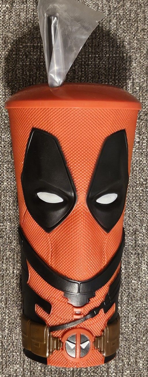 Marvel Official Deadpool 32 oz Tumbler Cup with Lid