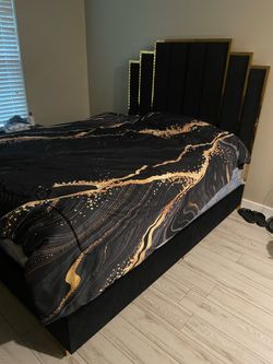 ✨ QUEEN SIZE BED FRAME FOR SALE ✨