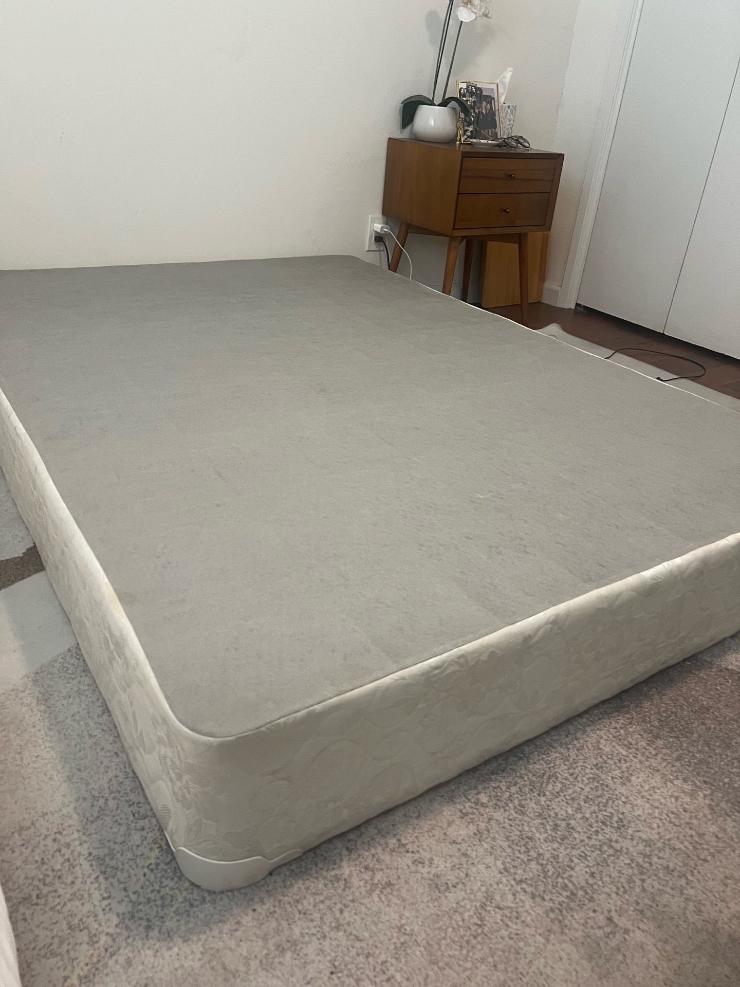 Full size box spring