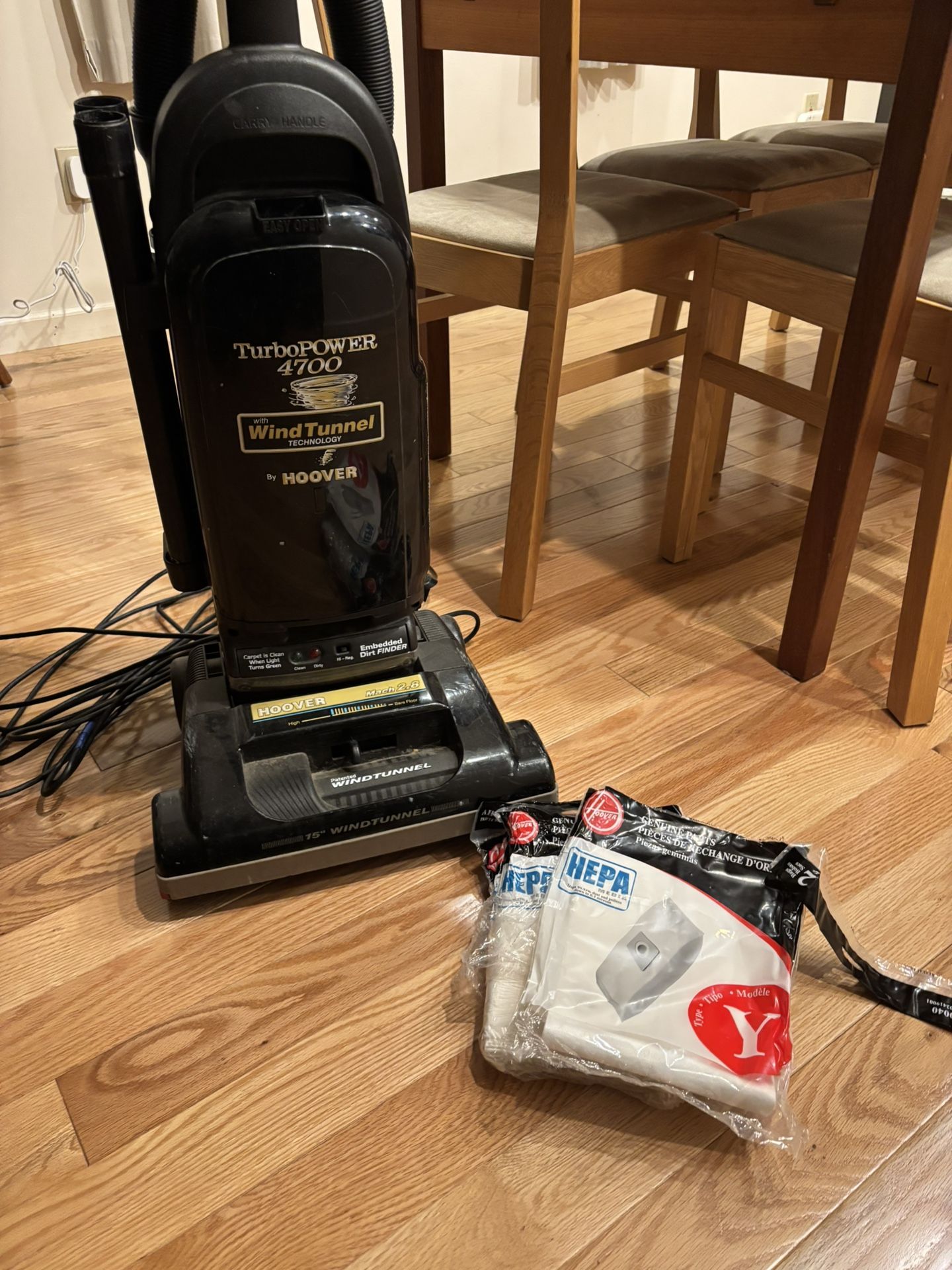 Hoover Vacuum With 5 Extra Bags.