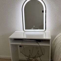 Makeup Desk And Mirror 
