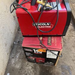 Lincoln Electric 140 Amp Weld Pak 140 HD MIG Wire Feed Welder with Magnum 100L Gun, Sample spools of MIG Wire and Flux Wire, 115V