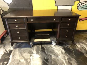 Office desk good condition