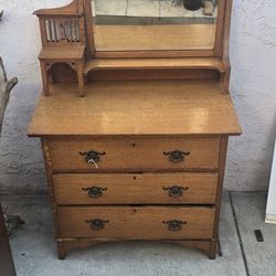 Antique Chest/dresser/cabinet