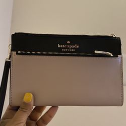 Ladies Wristlet With Double Pocket