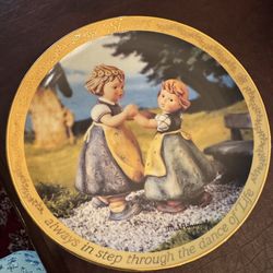 MI Hummel Collection Sisters Plate “ Through The dance Of Life”