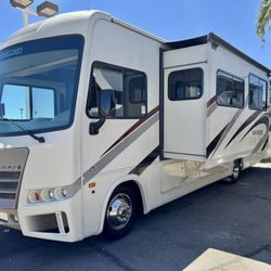 2018 Georgetown GT3 32ft with 2 slide outs V10 must see clean title