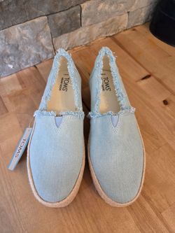 NWT TOMS Valencia Women’s 7 Frayed Light Blue Denim Platform Espadrille Shoes