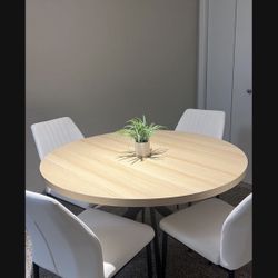 LIKE NEW- 45” Round Dining Table With 4 Chairs