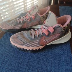 Nike Kyrie Flytrap Shoes Size 8 for Sale in Victorville CA OfferUp