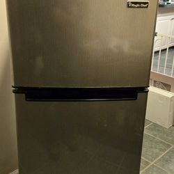 Magic Chef 7.2 Cu Refrigerator