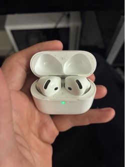 AirPod 4s