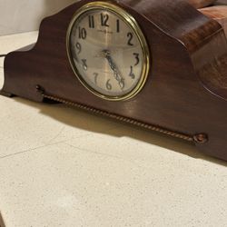 ANTIQUE MANTLE CLOCK
