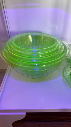 Uranium glass mixing bowl set 5 bowls complete set