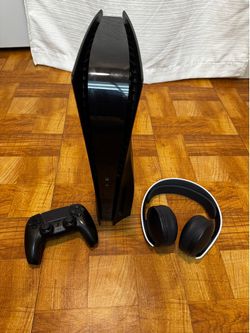 PS5 Disc Version with 2 controllers, pulse 3D