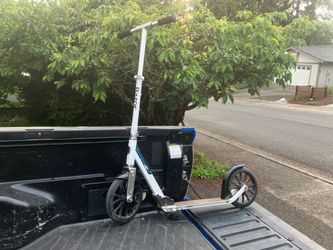 Child Kid Children Razor Scooter Skateboard with 10” Wheels Bike Trike Bicycle in Good Condition