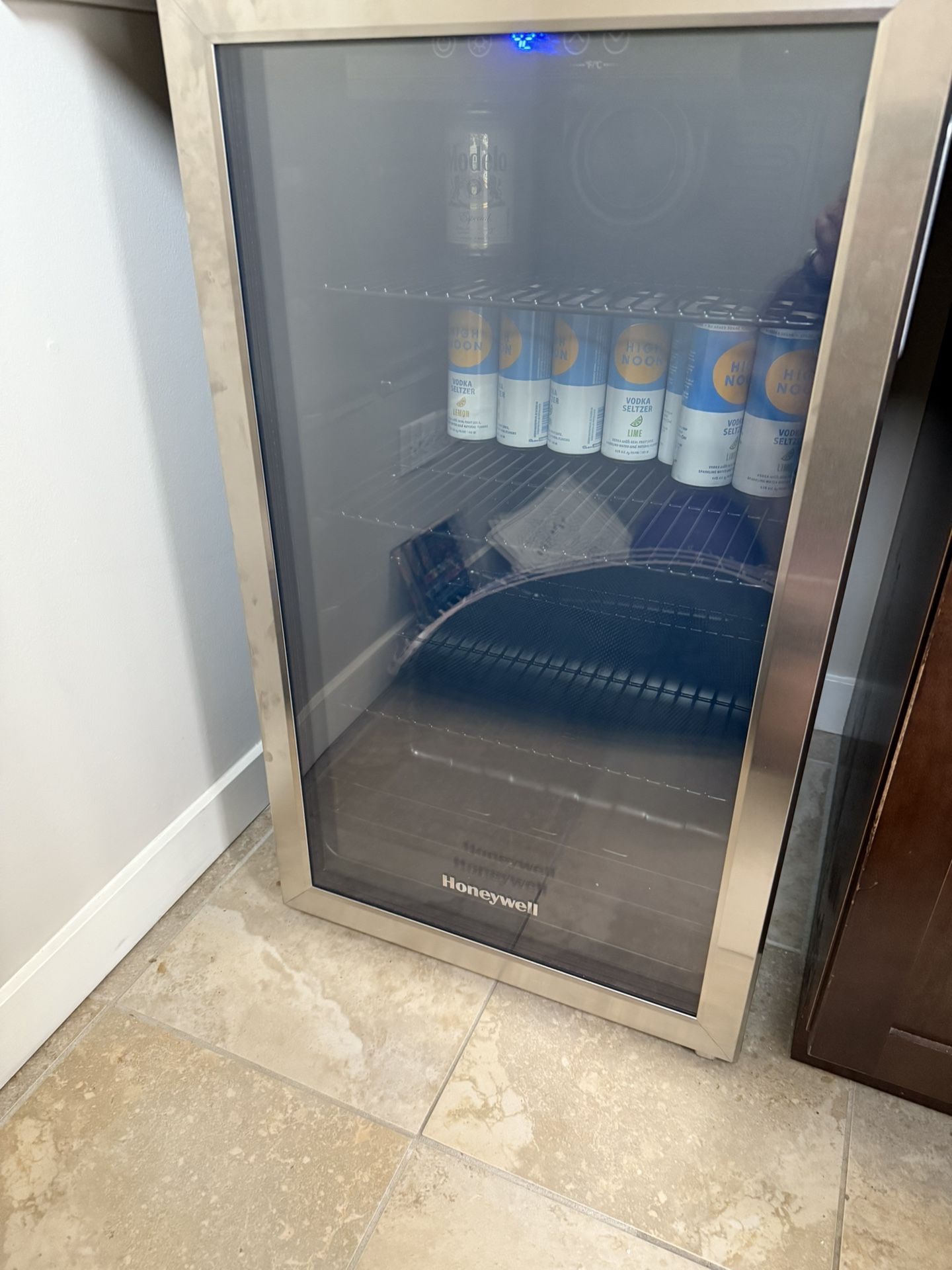 Like new 6 month old Honeywell beverage refrigerator / mini fridge
