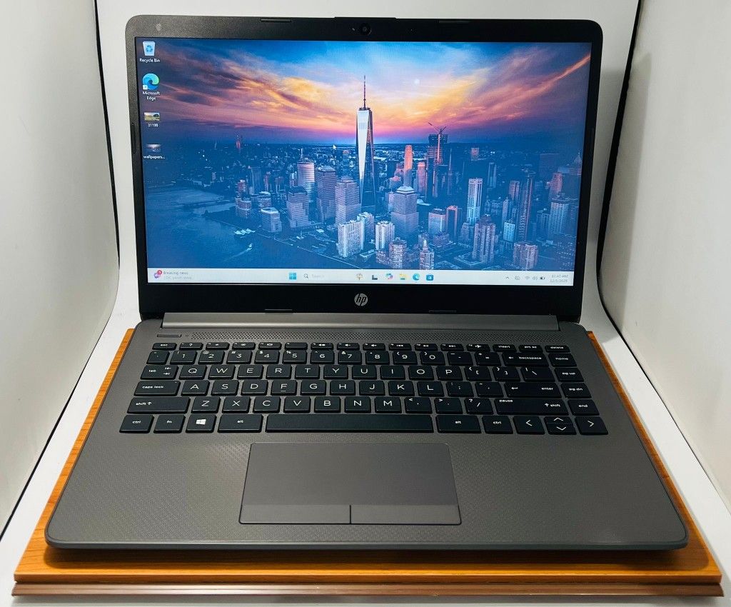 HP 245 G8 NoteBook AMD 3020e 8GB 128GB Radeon Vega 3 2GB VRAM Graphics
