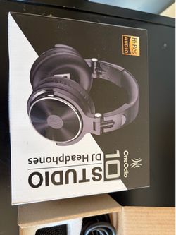 Headphone and microphones