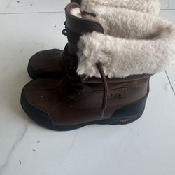 Take Both Kids Shoes 2.5  kids Timberland and ugg boots