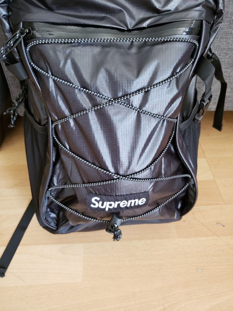 FW17 Supreme backpack  Supreme backpack, Louis vuitton supreme, Black  backpack