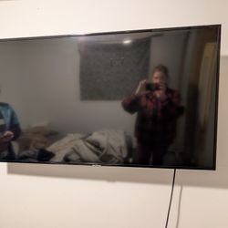 Samsung 50 Inch W/Wall Hanger