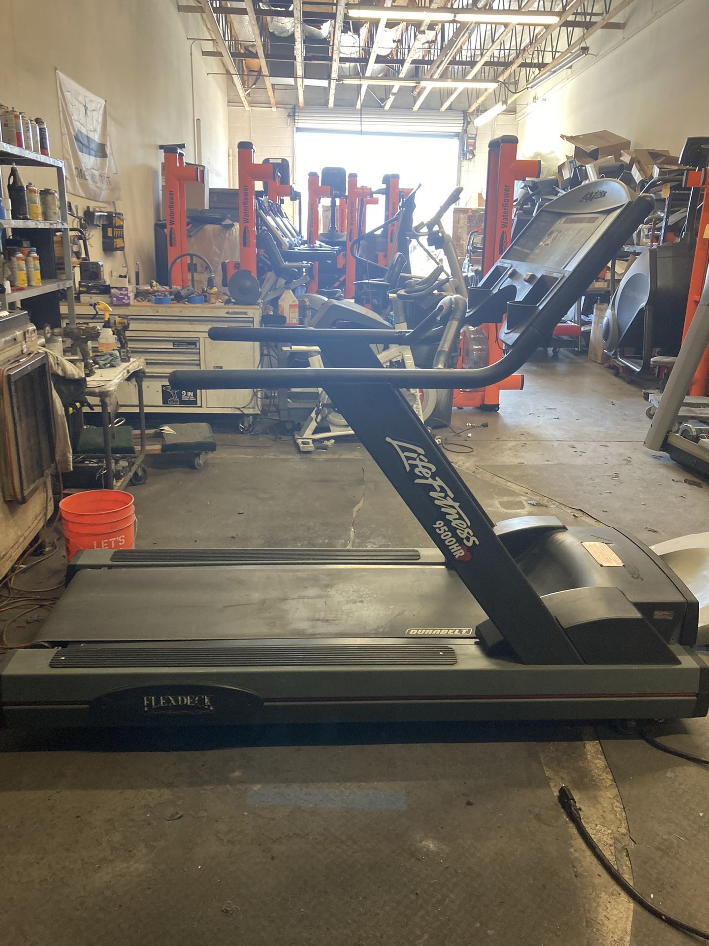 Life fitness 9500hr treadmill price hot sale