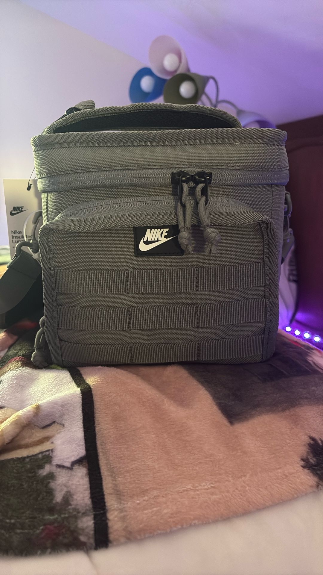 Nike Futura Sportswear Lunch Tote /lunch Bag