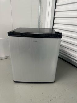 Culinair 1.7 Cu Ft Compact Thermoelectric Refrigerator