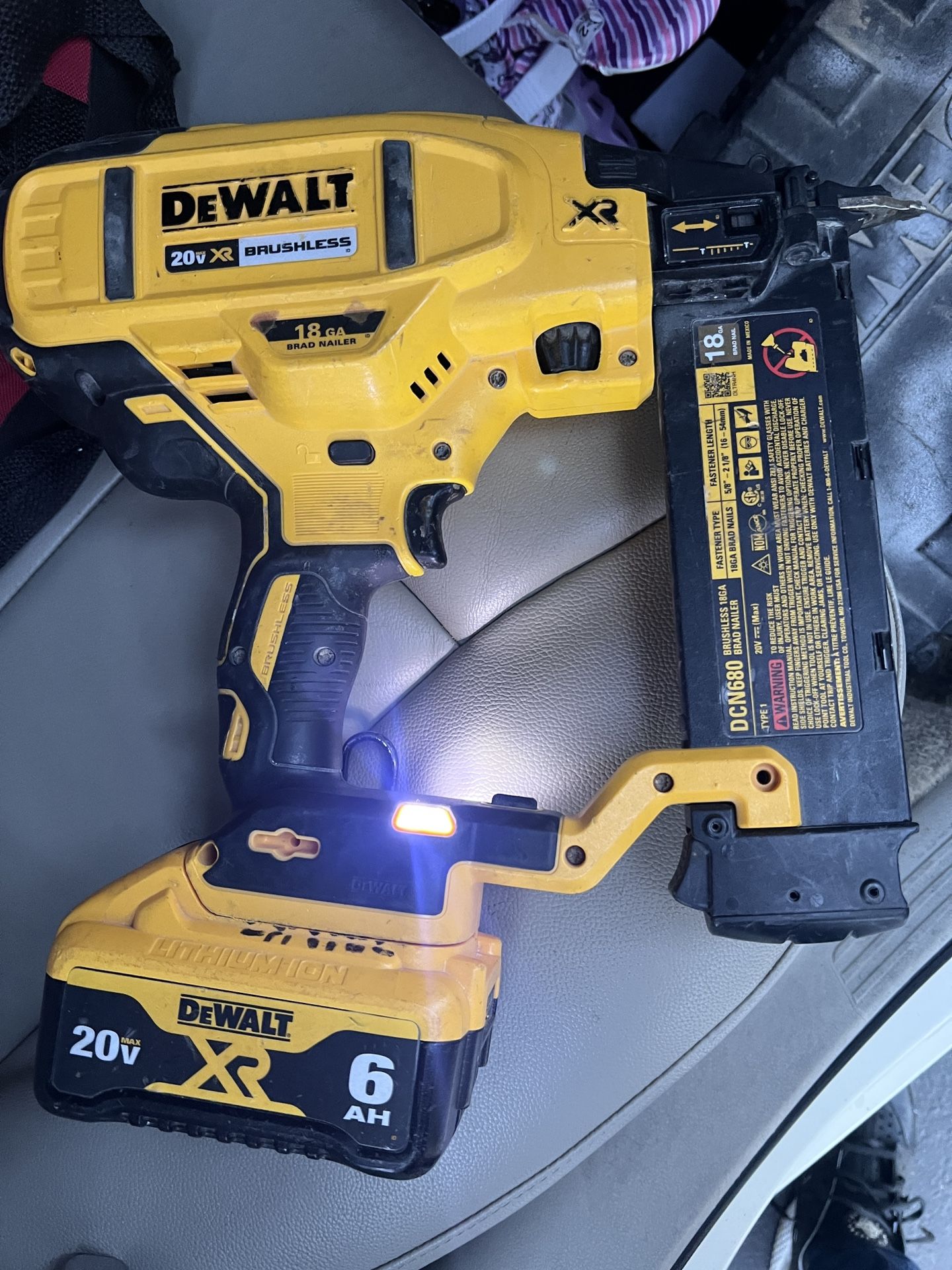 Dewalt 20v xr 18ga Brand Nailer