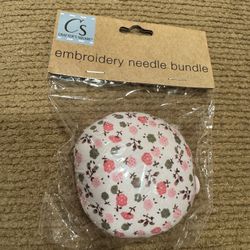 New Crafter's Square Embroidery Needle Pin Cushion - White w/ Pink Flowers