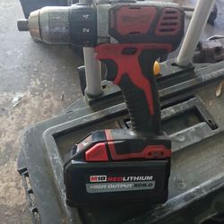 Drills  Batery Milwaukee 