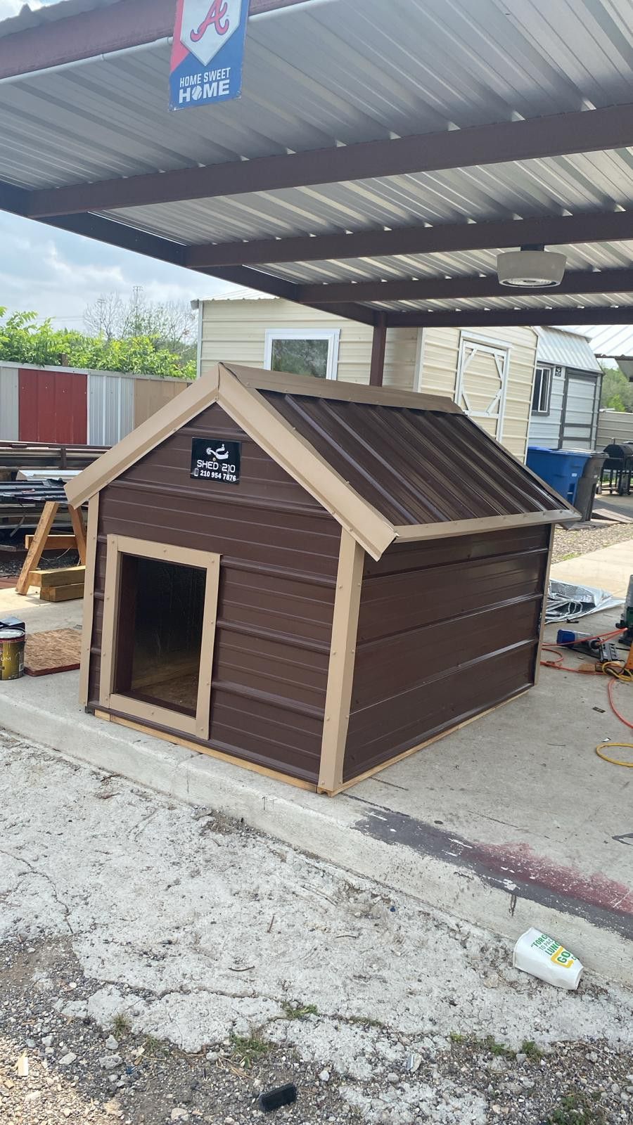 Extra LARGE INSULATED DOG HOUSE