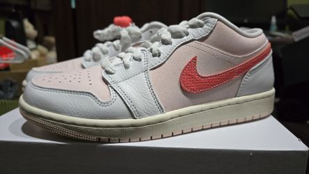 Jordan 1 Strawberry Milkshake