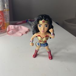 Marvel wonder woman figurine
