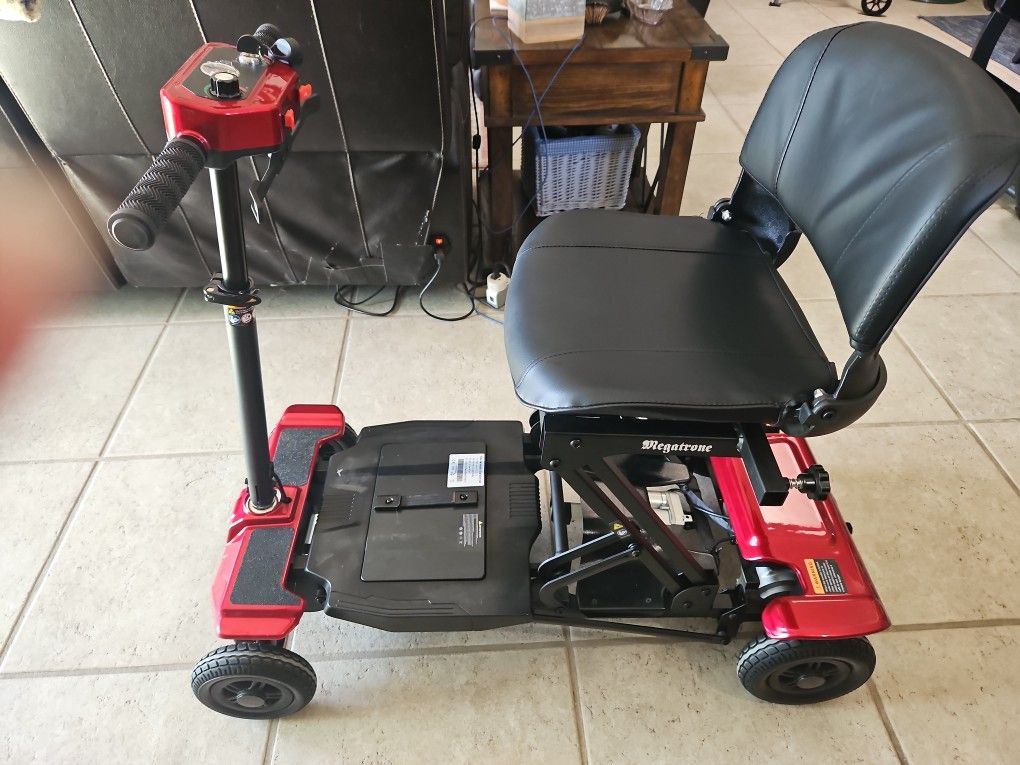 Automatically Folding Mobility Scooter