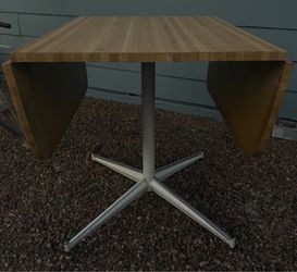 Pull out table in great condition