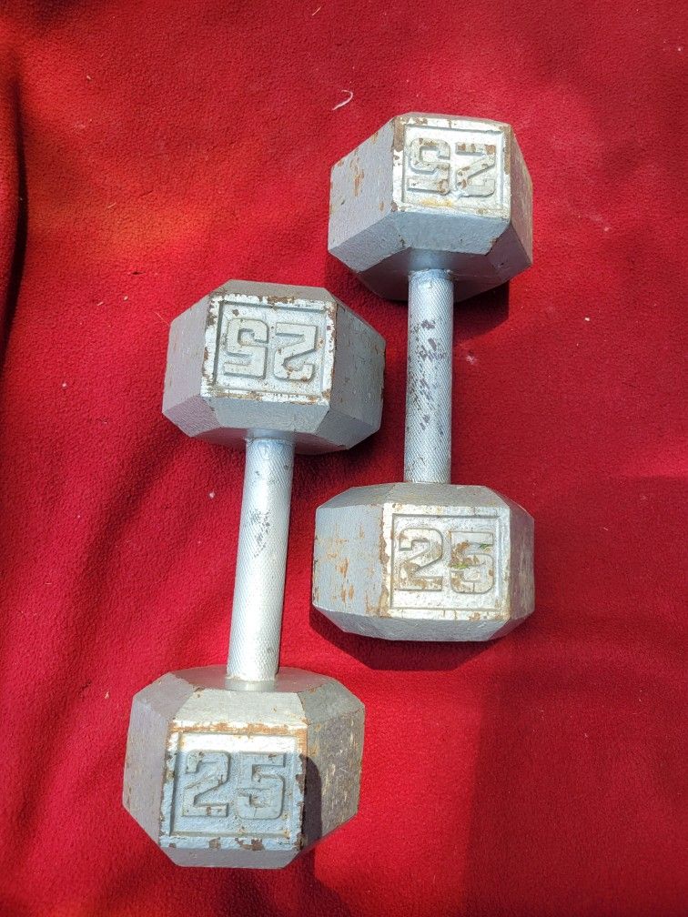 SET OF 25LB HEXHEAD DUMBBELLS
TOTAL 50LB
11525 S HALSTED DUNKINDONUTS/7111.S WESTERN WALGREENS
50$ CASH ONLY AS IS