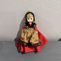 10 Madame Alexander Dolls