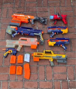 Nerfs Blaster toys for parts or repair.