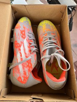 Soccer Training Shoes Unisex Size 6 Men Size 7 Women