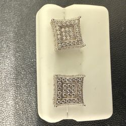 🔥 Icy Moissanite Square Earrings – Silver Setting 🔥