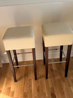 Set of 2 Bar Stools with Cream Cushioned Seats
